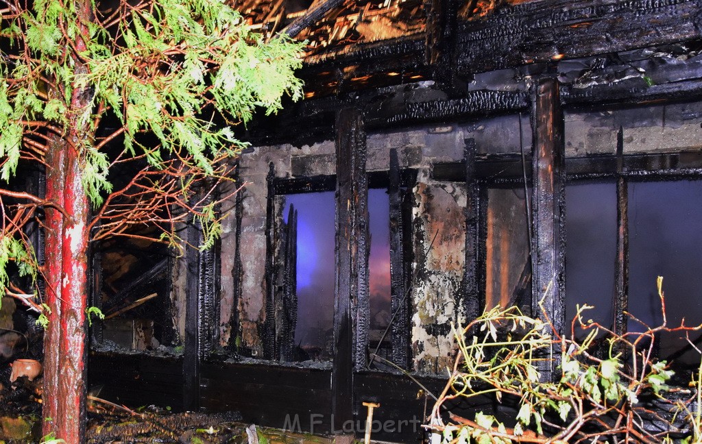 Grossfeuer Einfamilienhaus Siegburg Muehlengrabenstr P0277.JPG - Miklos Laubert